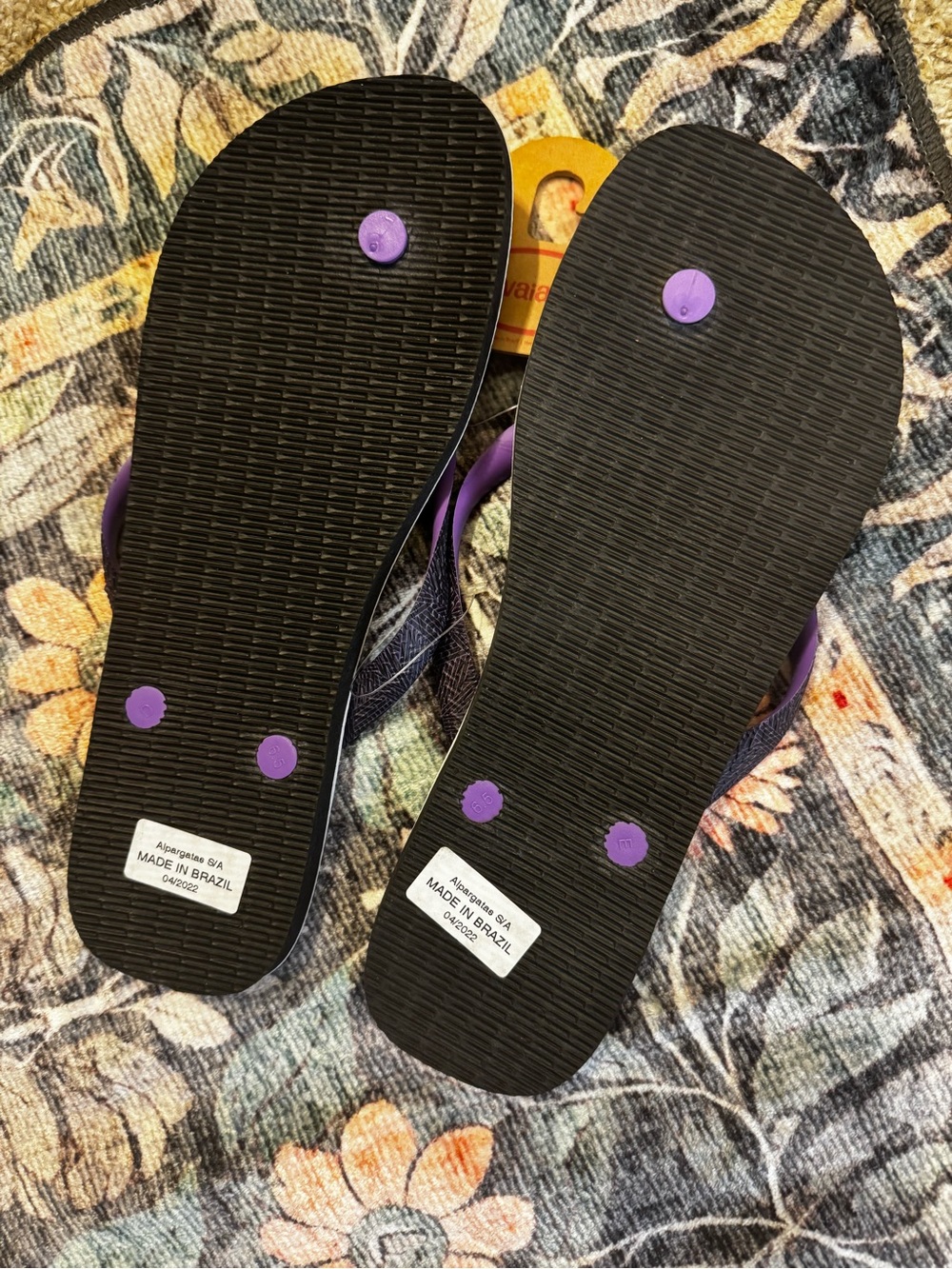 NWT Marvel Black Panther Sketch Design Flop Flops with Black and Purple Straps - Picture 3 of 4